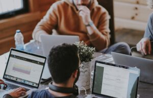 人工智能就业冲击与保障制度